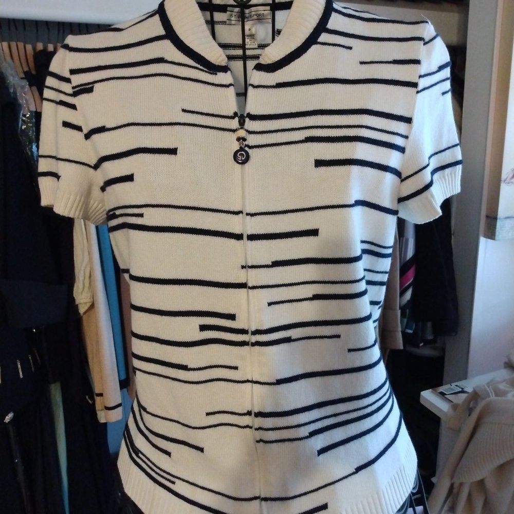 St. John Knit Zip Top   EUC